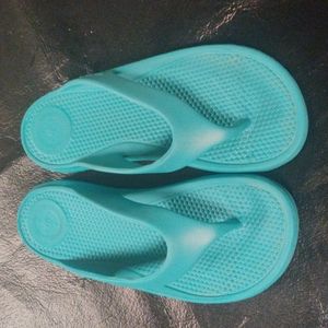 Totes everywhere thongs flip flops size 6